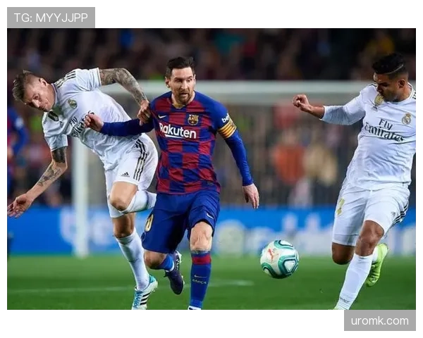 皇马中场断球后攻防转换失序，节奏失控问题逐步反映至比赛走势